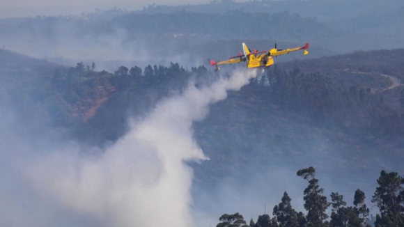 Falta de visibilidade impede aviões de agir na frente de Foz Côa