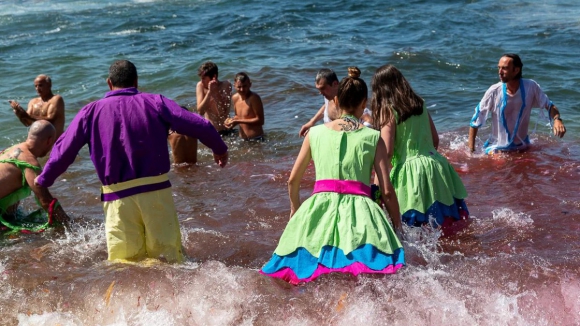 Cortejo de trajes de papel regressa &agrave; Foz do Douro a 24 de agosto