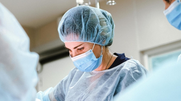 Jovens profissionais de sa&uacute;de entregam ao Governo plano para reter talento no SNS