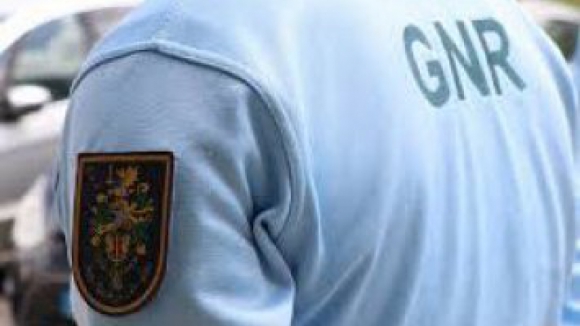 Pulseira eletr&oacute;nica para suspeito de agredir companheiro em Paredes