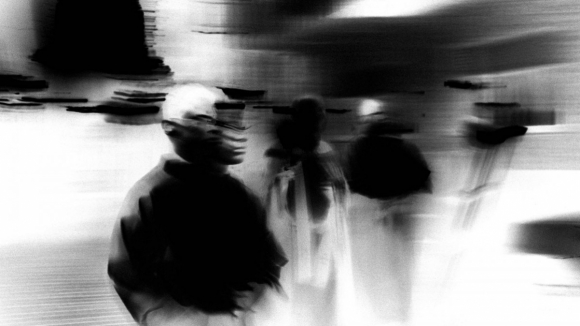 O olhar curioso de um jovem fot&oacute;grafo