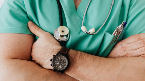 Forma&ccedil;&atilde;o geral do internato m&eacute;dico com 2400 vagas em 2026