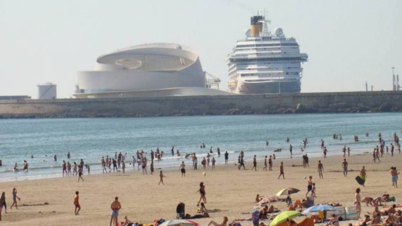 Banhos desaconselhados na praia de Matosinhos devido a contamina&ccedil;&atilde;o microbiol&oacute;gica