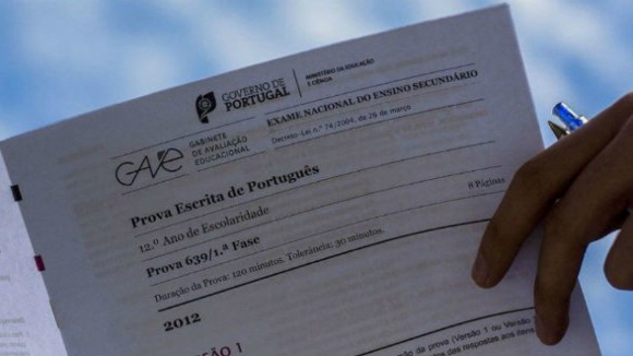 Ministro da Educa&ccedil;&atilde;o recusa reduzir exames nacionais no secund&aacute;rio