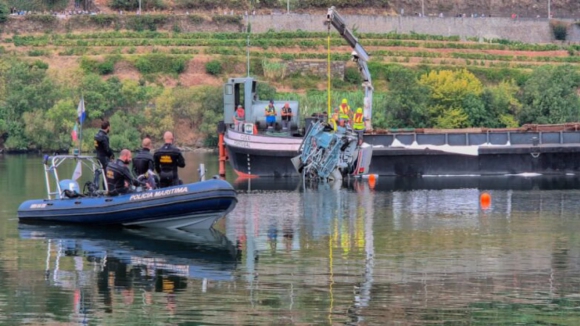 Helic&oacute;ptero que caiu no Douro violou altitude m&iacute;nima e fez desvios de rota