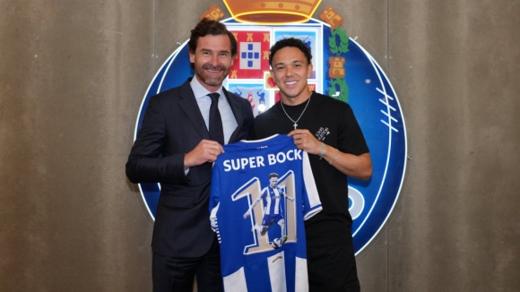 Andr&eacute; Villas-Boas: "&Eacute; um atleta que quer continuar a dar muito ao FC Porto"