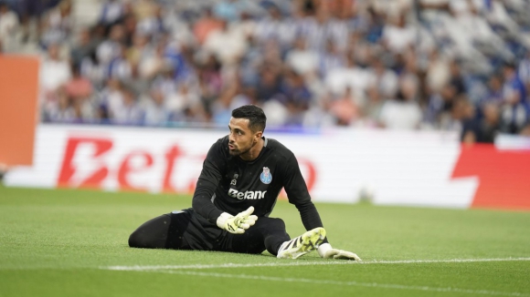 FC Porto:&nbsp;Guarda-redes j&aacute; aquecem no relvado de Alvalade
