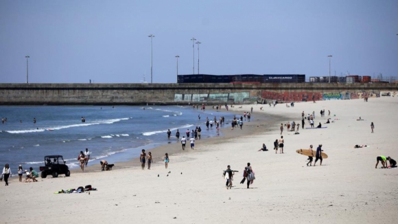 Banhos desaconselhados na praia de Matosinhos devido a contamina&ccedil;&atilde;o microbiol&oacute;gica