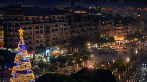 &ldquo;Cerca de 100 ruas&rdquo; do Porto v&atilde;o ter ilumina&ccedil;&otilde;es de Natal