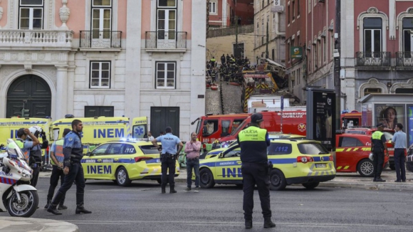 Sobe para 17 o n&uacute;mero de mortos no elevador da Gl&oacute;ria