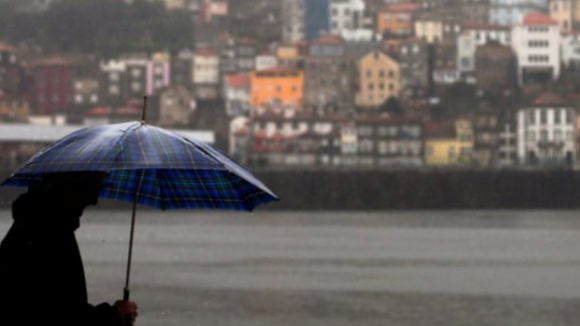 Oito distritos a Norte est&atilde;o&nbsp;sob aviso amarelo por previs&atilde;o de chuva forte