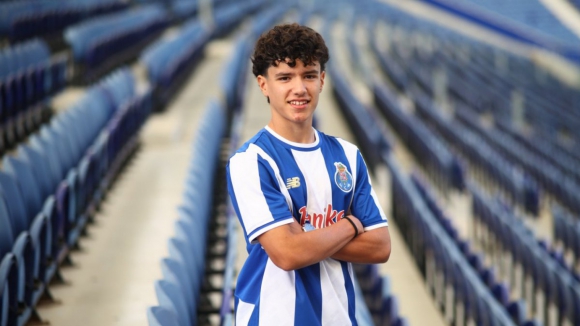 FC Porto (Sub-17):&nbsp;Afonso Vieira assina contrato de forma&ccedil;&atilde;o