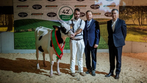 Vitela recebe t&iacute;tulo de Grande Campe&atilde; das m&atilde;os do ministro da Educa&ccedil;&atilde;o na P&oacute;voa de Varzim