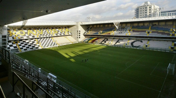 Futebolista morre aos sete anos ap&oacute;s colapsar em treino do Boavista