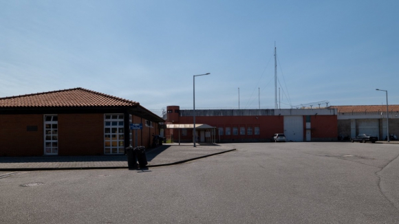 Inc&ecirc;ndio na cadeia de Cust&oacute;ias deixa prisioneiro ferido