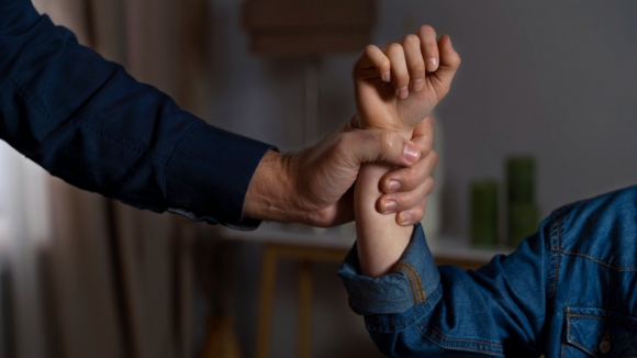 Homem detido em Bragan&ccedil;a&nbsp;por suspeitas de viol&ecirc;ncia dom&eacute;stica