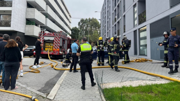Inc&ecirc;ndio em apartamento em Vila Nova de Gaia causou 3 feridos ligeiros