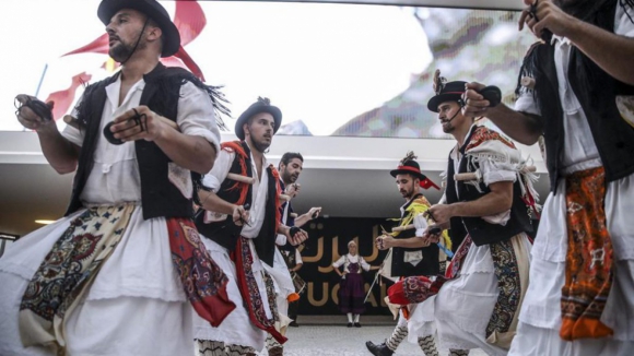 Pauliteiros de Miranda inspiram espet&aacute;culo de dan&ccedil;a &ldquo;Do Terreiro ao Mundo&rdquo;