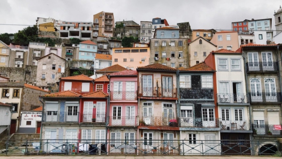 Taxa Euribor desce a tr&ecirc;s, a seis e a 12 meses