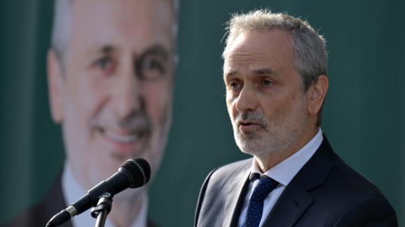 Candidatura de Ant&oacute;nio Ara&uacute;jo confirma sa&iacute;da no Porto ap&oacute;s chumbo do TC