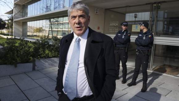 Jos&eacute; S&oacute;crates lan&ccedil;a s&aacute;bado no Porto um livro intitulado &ldquo;Todos contra um&rdquo;