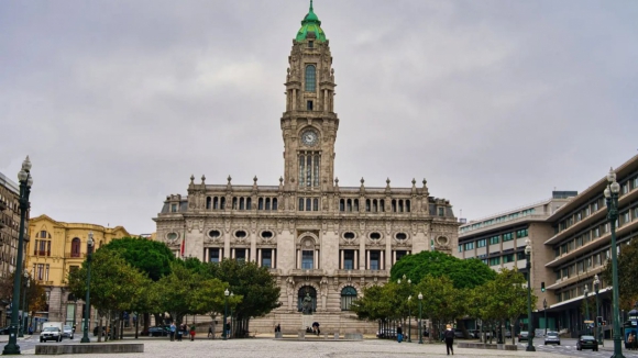 Candidatos entre igualdade, distanciamento e oposi&ccedil;&atilde;o a benef&iacute;cios a cultos no Porto