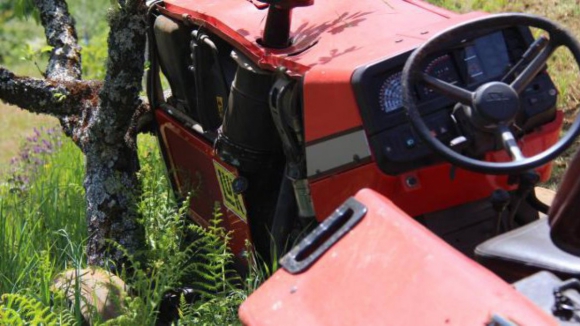 Despiste de trator agr&iacute;cola fez uma v&iacute;tima mortal no concelho de Mogadouro