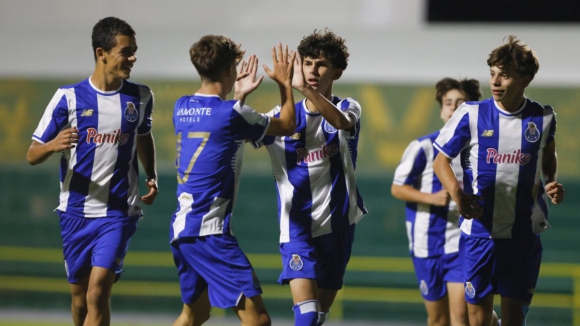 FC Porto (Sub-15): Iniciados vencem em Fi&atilde;es e sobem ao primeiro lugar