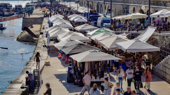 Comerciantes do Mercadinho da Ribeira querem assumir gest&atilde;o privada do espa&ccedil;o