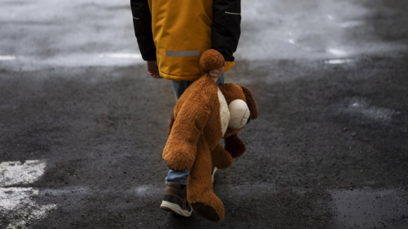 Crian&ccedil;a desaparecida desde julho encontrada em casa devoluta em Famalic&atilde;o