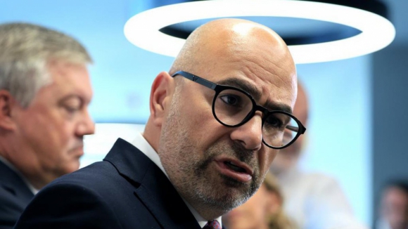 Pinto Luz desafia parlamento a criar comissão de acompanhamento à reprivatização da TAP