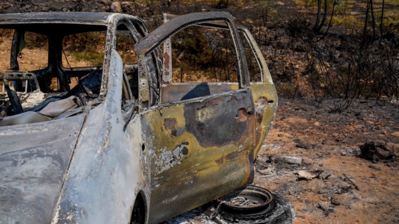 Homem detido por suspeitas de ter ateado fogos em oficina e carros em Penafiel