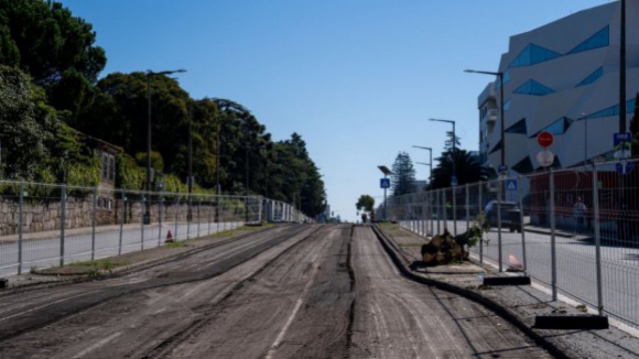 Suspens&atilde;o de obras do metrobus no Porto "pode servir" alguns candidatos, defende CDU
