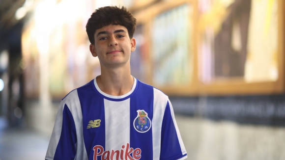 FC Porto (Sub-15): Simão Ochoa assina contrato de formação