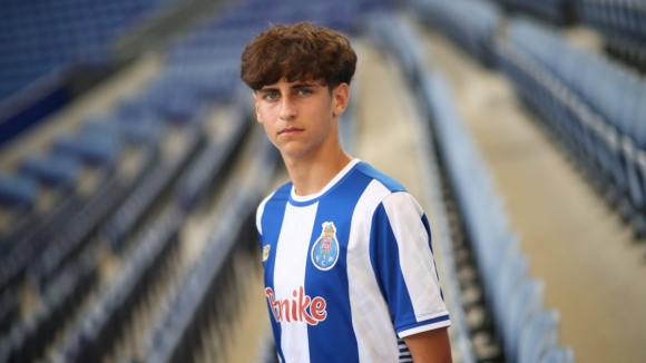FC Porto (Formação): Simão Fonseca assina contrato