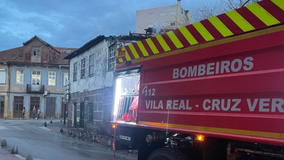 Três vítimas do incêndio que afetou prédio em Vila Real permanecem no hospital