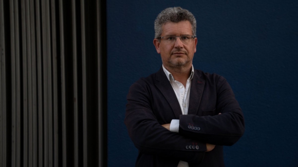 ADN entra em hotel devoluto no Porto onde vivem imigrantes sem condições