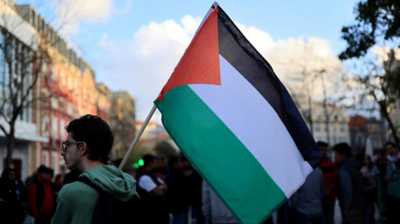 Participa&ccedil;&atilde;o israelita em evento m&eacute;dico internacional juntou 20 manifestantes no Porto