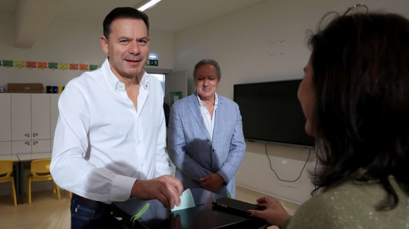 Primeiro-ministro apela ao voto em &ldquo;dia muito importante&rdquo;