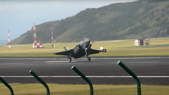 Marcelo entende que “não vale a pena fazer uma questão diplomática” da passagem dos F-35 pelas Lajes