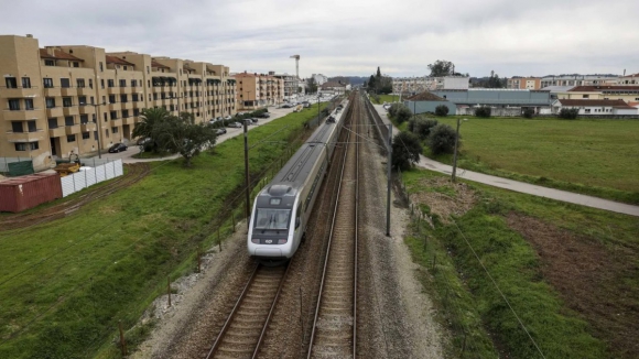 Governo espanhol adjudica estudos para a liga&ccedil;&atilde;o de alta velocidade Porto-Vigo