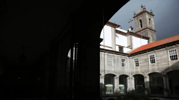 Chove dentro do Tribunal de S&atilde;o Jo&atilde;o Novo. Funcion&aacute;rios denunciam falta de condi&ccedil;&otilde;es