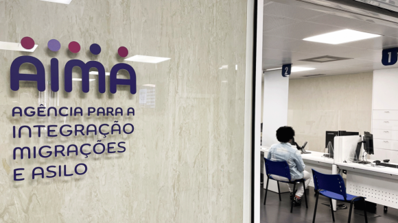 Autoriza&ccedil;&otilde;es de resid&ecirc;ncia sobem 60% para mais de 386 mil em 2025