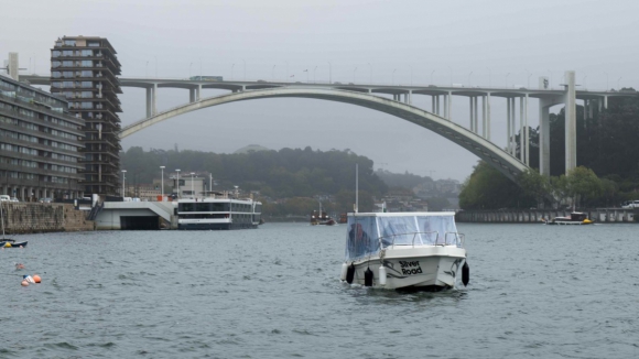 CDU do Porto e Gaia exigem restabelecimento da liga&ccedil;&atilde;o fluvial entre as duas cidades