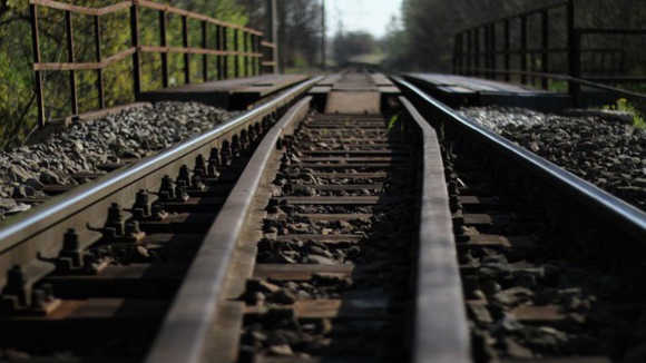 Liga&ccedil;&atilde;o ferrovi&aacute;ria Lisboa-Madrid em cinco horas avan&ccedil;a at&eacute; 2030