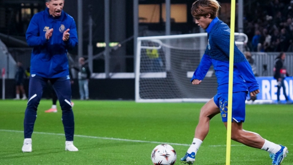 FC Porto: Atletas portistas j&aacute; aquecem no relvado do&nbsp;Stadion Galgenwaard