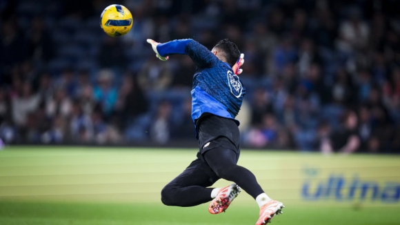 FC Porto: Guarda-redes j&aacute; aquecem no relvado do&nbsp;Est&aacute;dio Municipal de Famalic&atilde;o