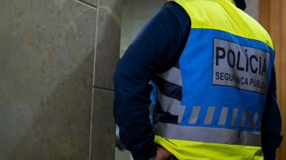 Pris&atilde;o preventiva para dois suspeitos de tr&aacute;fico de droga em bairro do Porto