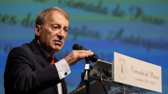 Menezes fica com Urbanismo e Seguran&ccedil;a em Gaia, 'vice' com Habita&ccedil;&atilde;o e Mobilidade