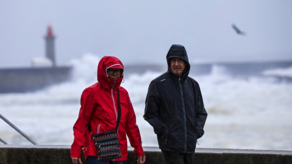 Mau tempo. Catorze barras fechadas devido &agrave; agita&ccedil;&atilde;o mar&iacute;tima